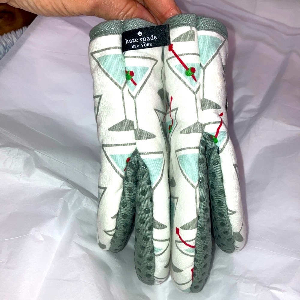 Kate Spade NWT 2 Gray and White Martini Print Oven Mitts - Picture 7 of 9